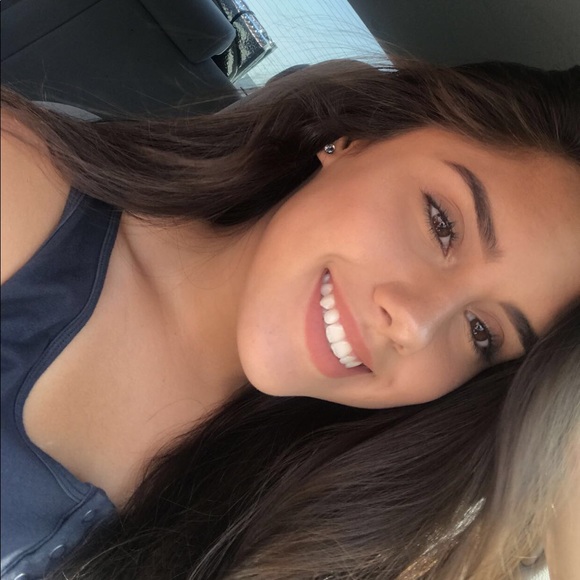 Meet your Posher, Emily - Picture 1 of 3